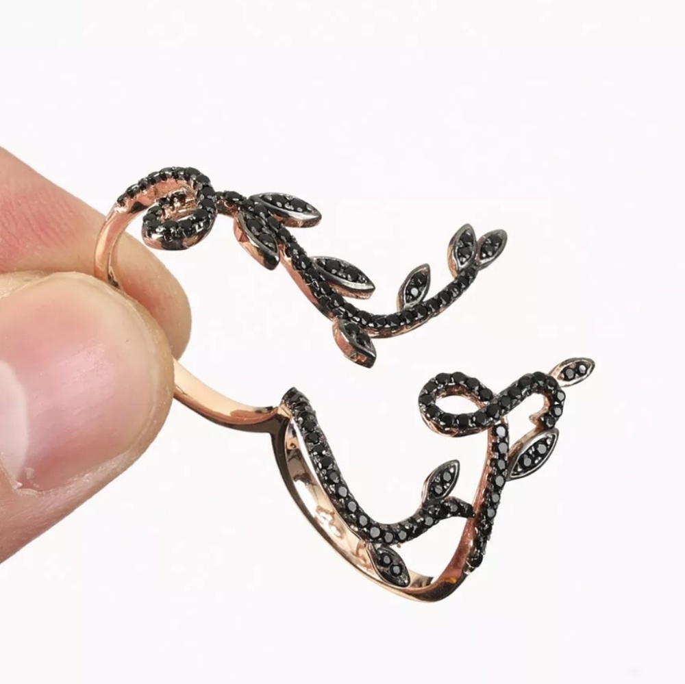 Dual finger floral open cuff with black onyx - Picture 3 of 4